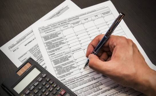 Jakie są obowiązki przedsiębiorcy korzystającego z księgowości uproszczonej?