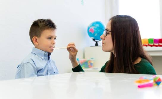 Jakie są skuteczne metody leczenia seplenienia u dzieci?