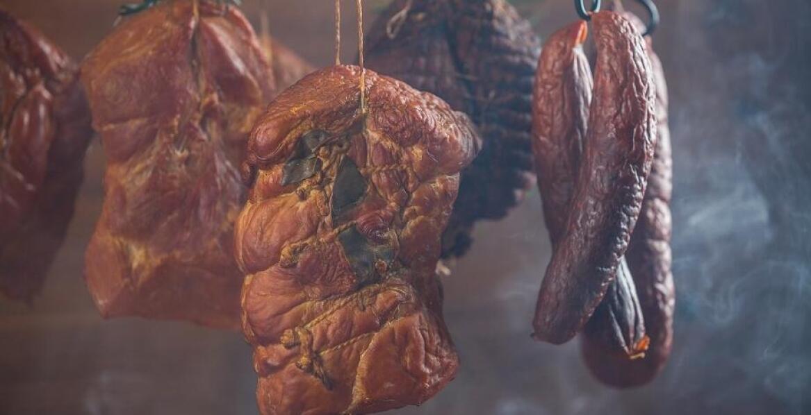 Jak uzyskać idealny aromat wędzenia dzięki elektrycznej wędzarni?