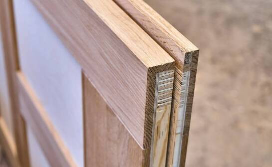 Klejona świerkowa płyta a odporność na wilgoć - co warto wiedzieć?