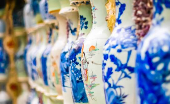 How artistic patterns enhance the appeal of Polish ceramic vases?