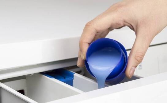 Długotrwałe korzyści z zastosowania płynnych koncentratów do prania w walce ze świerzbowcem.