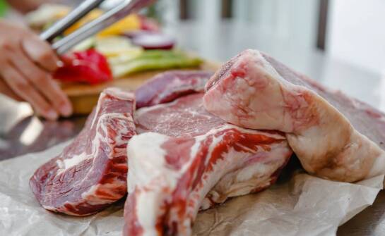 How to prepare pork lip for further technological processing?
