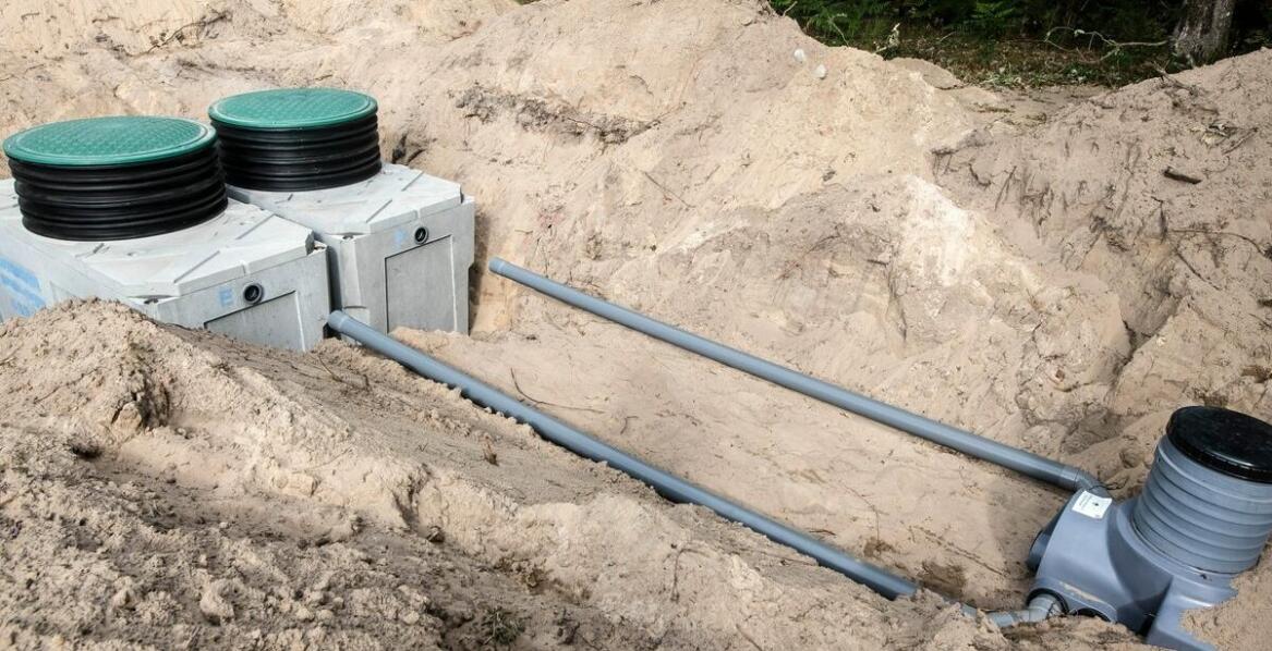 Jakie są najczęstsze błędy podczas instalacji przydomowej oczyszczalni ścieków i jak ich unikać?