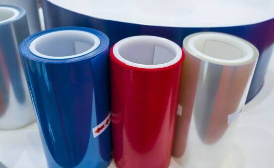 Jakie właściwości powinny mieć materiały do druku plakatów w formacie B0, aby zapewnić trwałość?