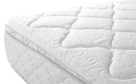 Jakie dodatkowe funkcje mogą posiadać pokrowce na materac 140x200?