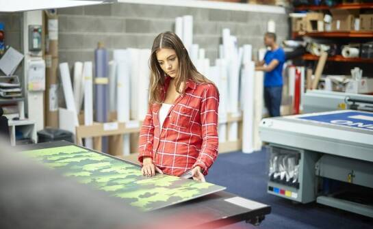 Nowoczesne techniki produkcji reklamowych szyldów