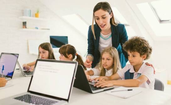 Rola edukacji domowej w szkole podstawowej na Białołęce jako alternatywy dla tradycyjnego nauczania