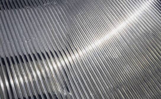 Lity poliwęglan i jego odporność na uderzenia – idealny wybór na dachy