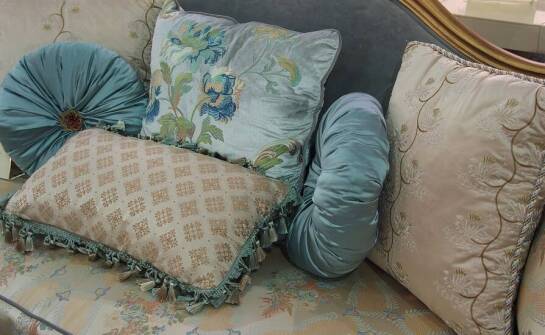 Czy frędzlowe poszewki pasują do minimalistycznych wnętrz?