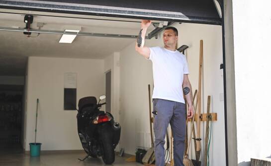 Zalety ocieplanego garażu na motocykle i jego dodatkowe funkcje