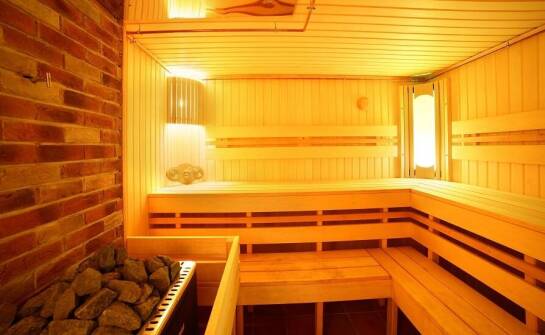 Jak dobrać idealnie dopasowaną saunę do domowej strefy relaksu?
