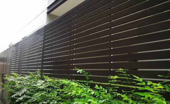 Wie wählt man den passenden Stil von Laserzäunen zur Architektur des Hauses aus?