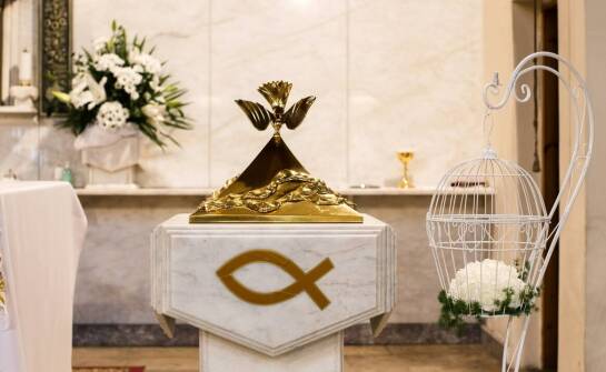 The role of the table in liturgical ceremonies: significance and symbolism