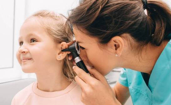 Jak laryngolog w Warszawie może pomóc przy niedosłuchu u dzieci?