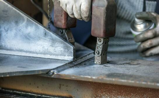 Metalowe opaski a ich zastosowanie w systemach wentylacyjnych