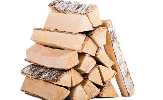 Drewno opałowe: kluczowe czynniki wpływające na wybór drewna
