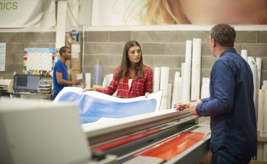 Reklamowe banery na zamówienie – personalizacja i jej wpływ na cenę