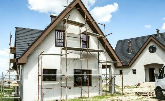 Wpływ modernizacji na wartość domu – z perspektywy rzeczoznawcy