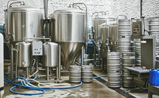 Jakie materiały zapewniają trwałość urządzeń do wyszynku?