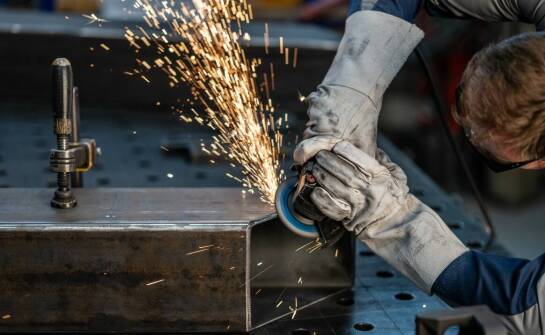 Znaczenie śrutowania w procesach remontowych maszyn przemysłowych