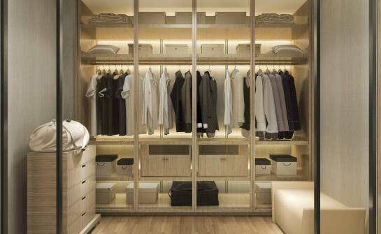 Szafy na wymiar a przechowywanie ubrań sezonowych – praktyczne porady