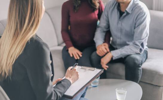 W jaki sposób terapia dla par może poprawić interpersonalne relacje?