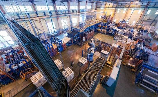 Vorteile für die Industrie durch den Einsatz moderner Technologien in der Palettenherstellung.