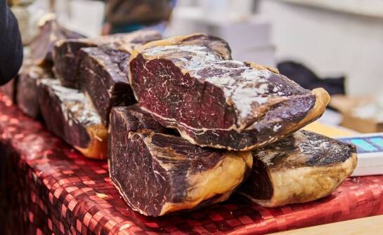 Jakie korzyści niesie zakup wołowego mostka od sprawdzonych dostawców?