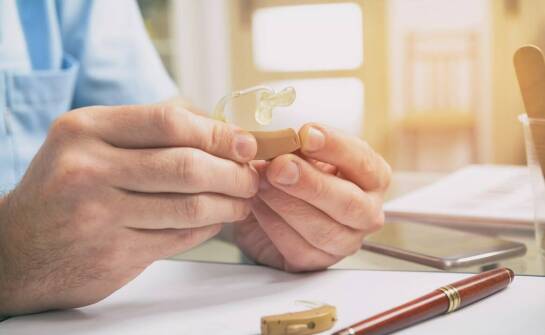 Znaczenie profesjonalnej diagnostyki i kontroli w serwisie dla aparatów słuchowych