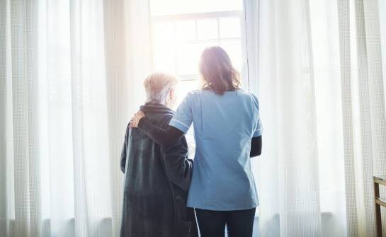 Opieka medyczna i pielęgniarska w domu spokojnej starości: na czym polega?