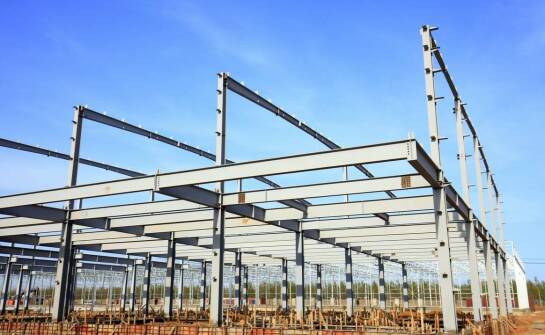 Stalowe konstrukcje jako fundamenty dla rozbudowy infrastruktury