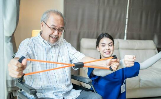 Domowa rehabilitacja jako wsparcie dla osób starszych
