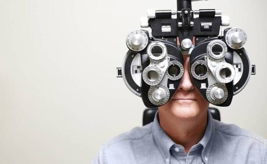 Jak profesjonalna optometria wspiera leczenie zespołu suchego oka?