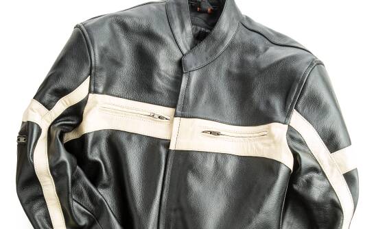 Naszywki na kurtce jako sposób na wyróżnienie się podczas branżowych wydarzeń