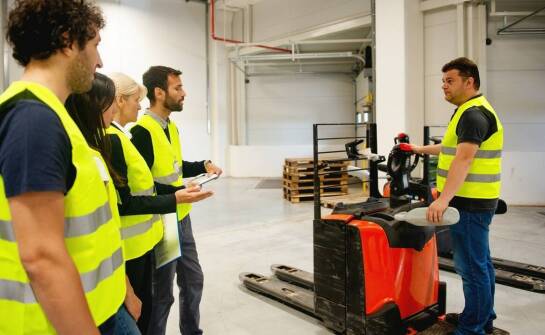 Znaczenie egzaminu UDT dla przyszłych operatorów wózków jezdniowych