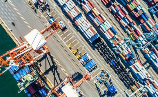 Die Rolle von Containern bei der Optimierung von Transport- und Lagerprozessen