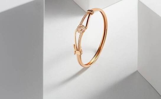 Personalizacja złotej bransoletki: Stwórz coś wyjątkowego dla siebie.