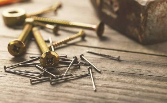 Wartość rynkowa srebrnych styków: Jak lombardy wyceniają te elementy?