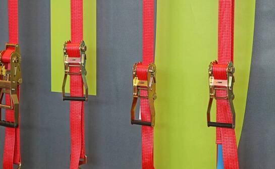 Jakie materiały zapewniają najlepszą trwałość mocujących pasów?