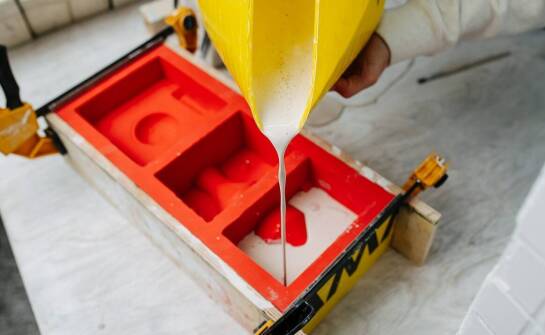 Zastosowanie RTM (Resin Transfer Molding) w produkcji lekkich kompozytowych konstrukcji