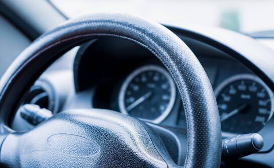 Welche Arten von Lenkradbezügen sind am abriebfestesten?