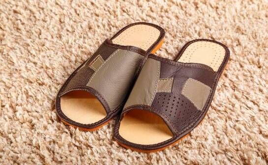 Jakie materiały dominują w produkcji męskich kapci?