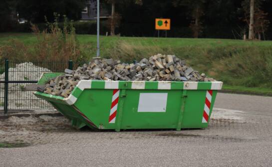 Jakie są najczęstsze wyzwania przy zarządzaniu budowlanymi odpadami?