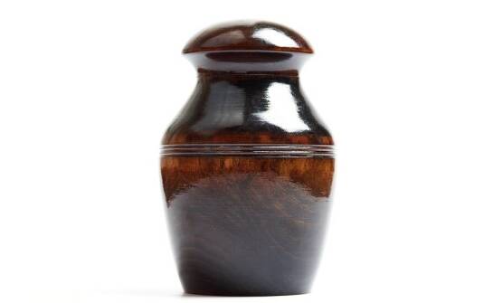 Ceramiczne urny jako sposób na zachowanie wspomnień o pupilu