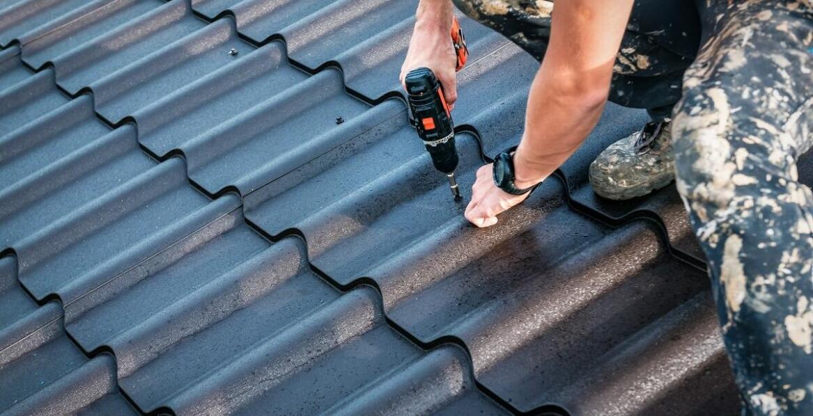 Montaż dachu z blachy: na co zwrócić uwagę?