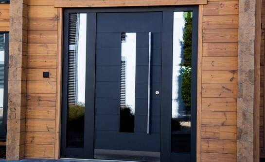 Drzwi wejściowe z montażem: kluczowe aspekty dla mieszkańców w Warszawie