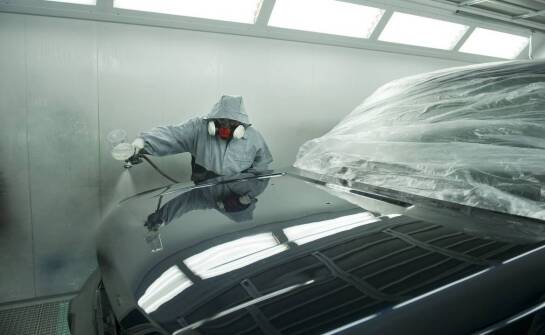 Jak nowoczesne narzędzia wspierają proces lakierowania samochodu?