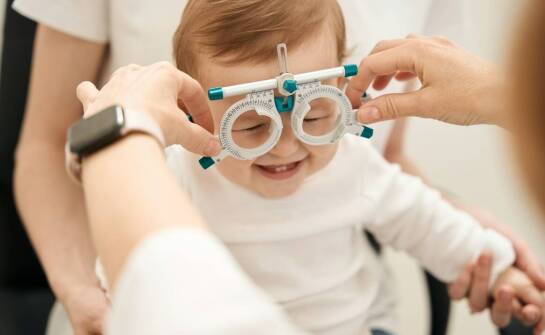 Dlaczego odporne na zarysowania soczewki są idealne dla dzieci?