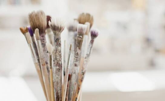 Pędzle a jakość norm – co oznaczają międzynarodowe certyfikaty?